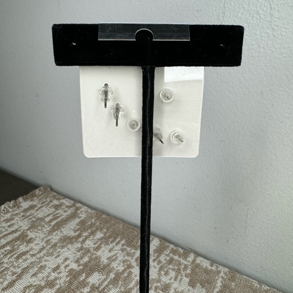 Earring Set - Picture 7 of 7